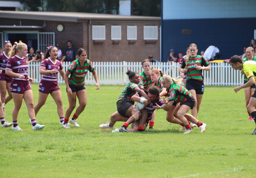 Out of my way.....Prop Alianna Tonuu carries four defenders on her way to her try


