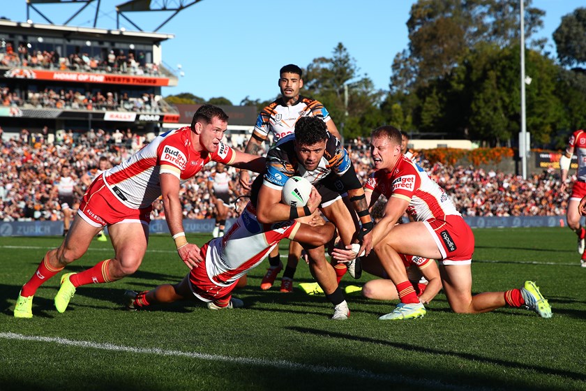 To'a scoring for the Tigers against the Dolphins in Round 16